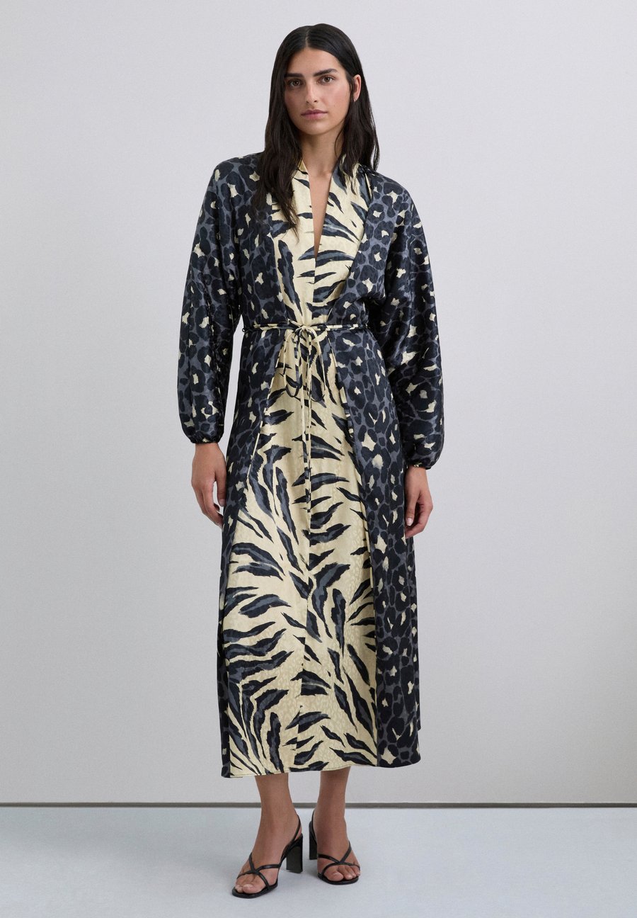 Платье Scalpers DUOPRINTJAC, Animal Print/Blue
Платье Scalpers DUOPRINTJAC, Animal Print/Blue