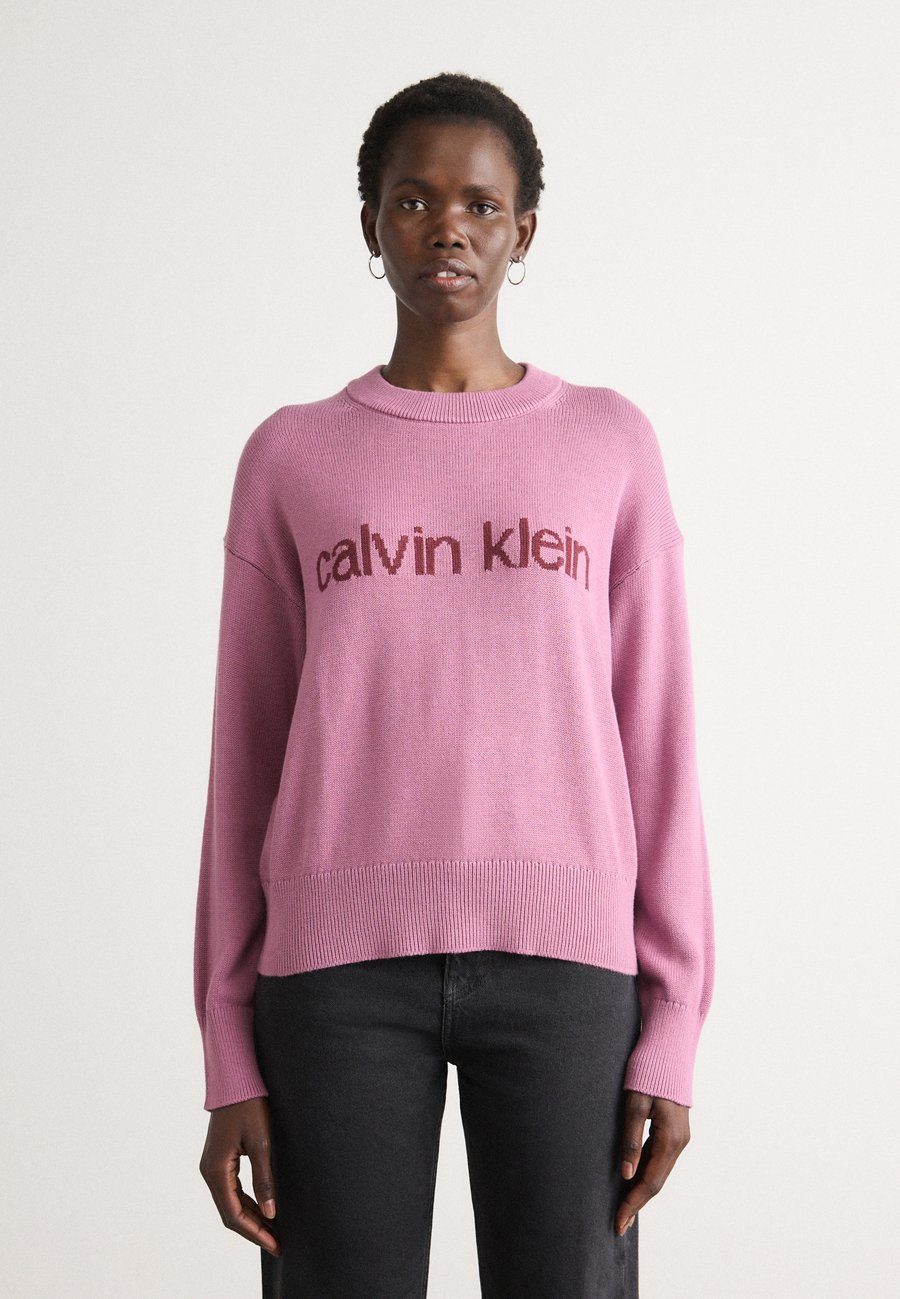 Джемпер Calvin Klein Jeans GRAPHIC, Bordeaux/Berry
Джемпер Calvin Klein Jeans GRAPHIC, Bordeaux/Berry
