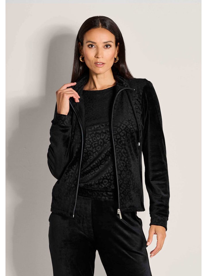 MADELEINE Мягкая велюровая куртка на молнии, черного цвета
MADELEINE Мягкая велюровая куртка на молнии, черного цвета