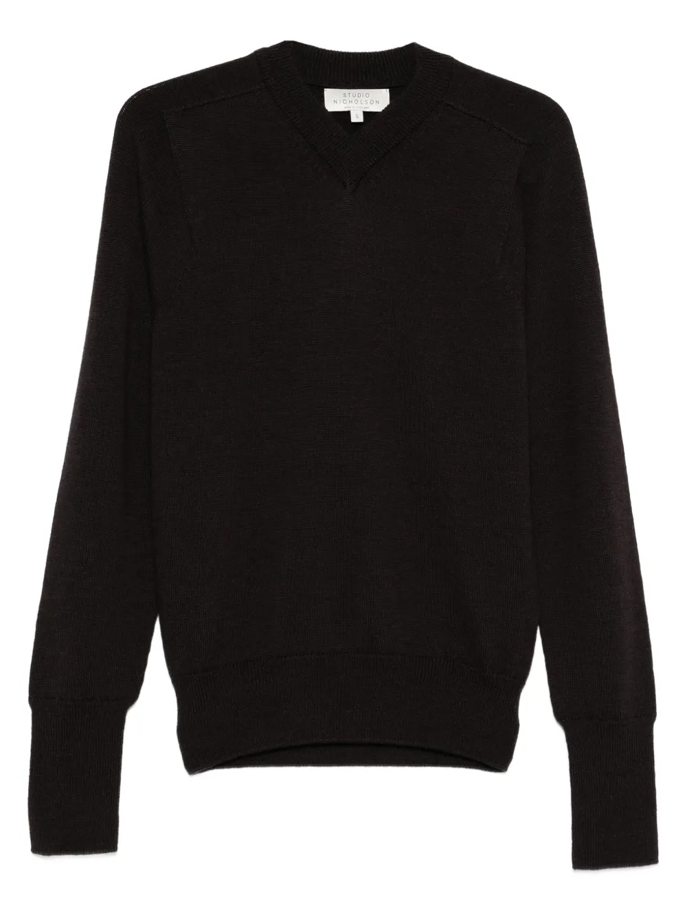 Свитер с V-образным вырезом из мериносовой шерсти Studio Nicholson, коричневый
Свитер с V-образным вырезом из мериносовой шерсти Studio Nicholson, коричневый
