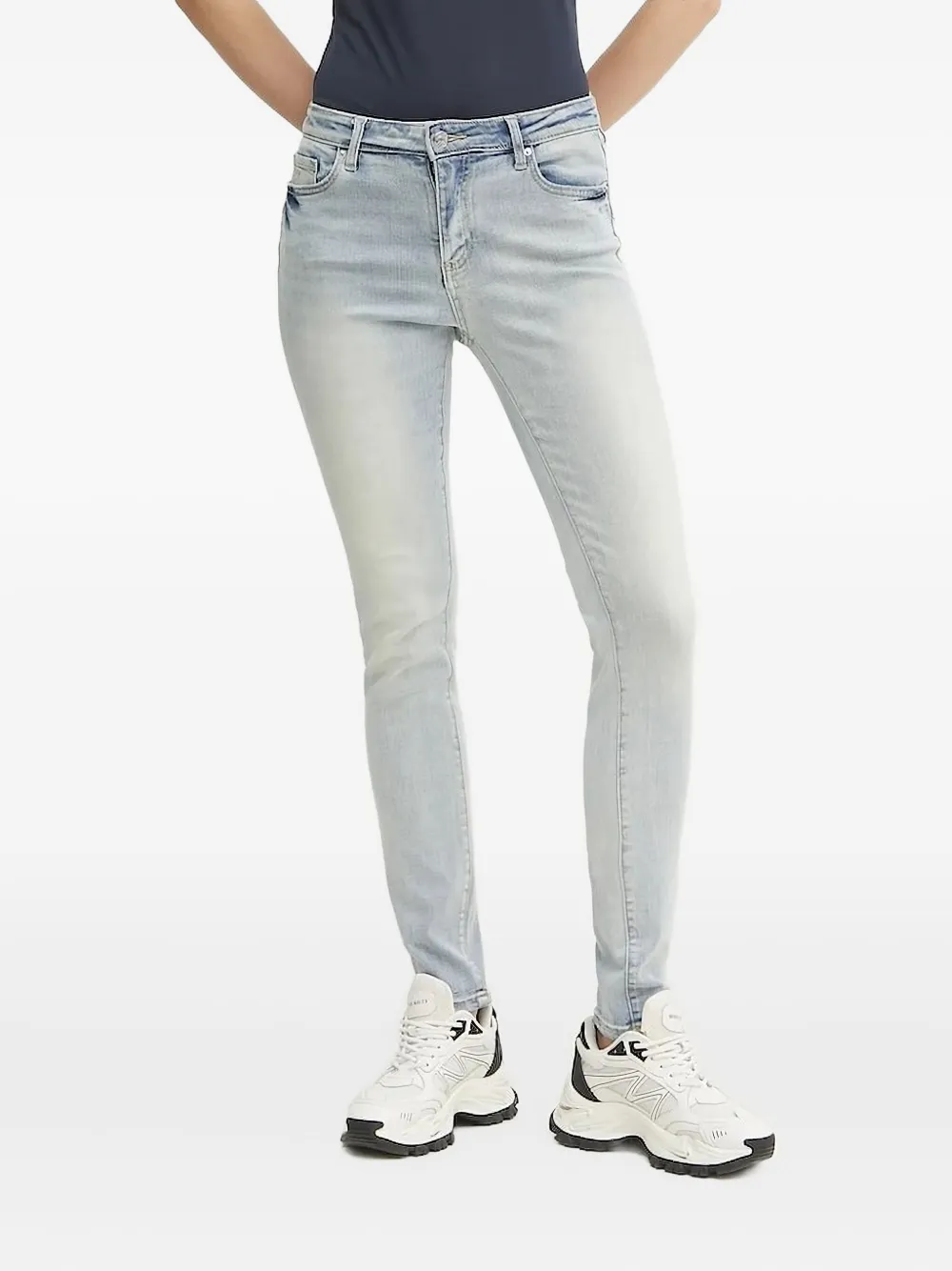 Узкие джинсы с потертостями Armani Exchange, синий 
Узкие джинсы с потертостями Armani Exchange, синий