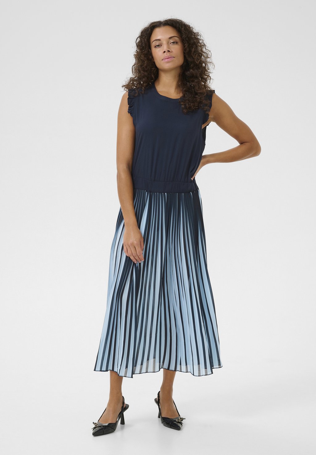 Повседневное платье Culture, темно-синий
Повседневное платье Culture, темно-синий