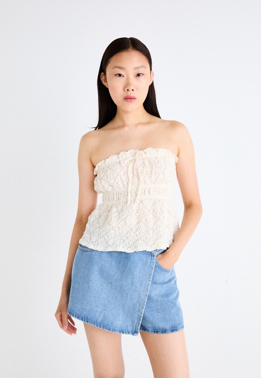 Топ Gina Tricot BANDEAU , Cream/Off-White
Топ Gina Tricot BANDEAU , Cream/Off-White