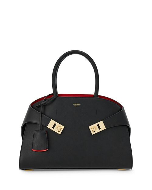 Кожаная сумка Hug с верхней ручкой Ferragamo, цвет Black, Черный, Кожаная сумка Hug с верхней ручкой Ferragamo, цвет Black
Кожаная сумка Hug с верхней ручкой Ferragamo, цвет Black, Черный, Кожаная сумка Hug с верхней ручкой Ferragamo, цвет Black