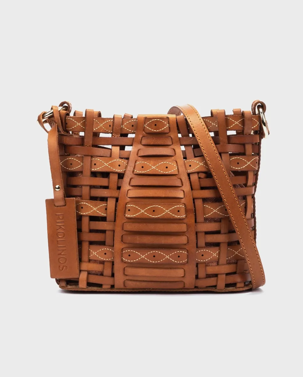 Женская сумка-бандо из плетеной кожи с магнитной застежкой Pikolinos, коричневый
Женская сумка-бандо из плетеной кожи с магнитной застежкой Pikolinos, коричневый