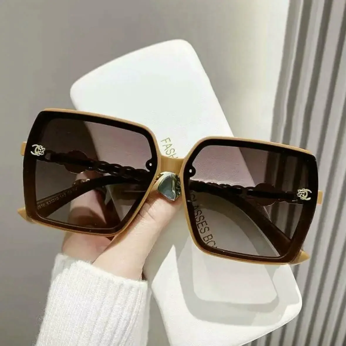 Модные солнцезащитные очки для женщин, квадратной формы, с антибликовым покрытием, в стиле ретро, без оправы, белые, с защитой от УФ-излучения UV400 DMMWCX, Tea
Модные солнцезащитные очки для женщин, квадратной формы, с антибликовым покрытием, в стиле ретро, без оправы, белые, с защитой от УФ-излучения UV400 DMMWCX, Tea