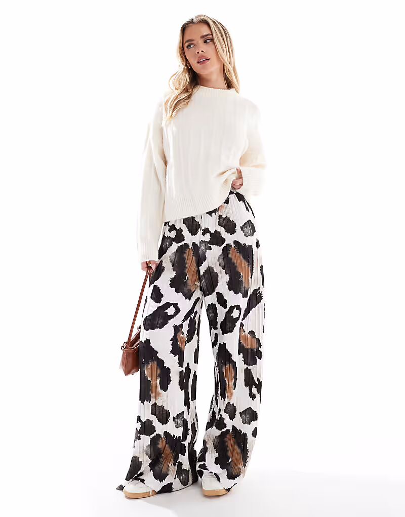 Широкие брюки Petite plisse с абстрактным принтом коровы Vero Moda Petite
Широкие брюки Petite plisse с абстрактным принтом коровы Vero Moda Petite