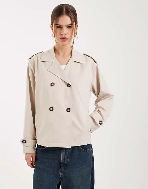 ONLY короткий тренч бежевого цвета
ONLY короткий тренч бежевого цвета