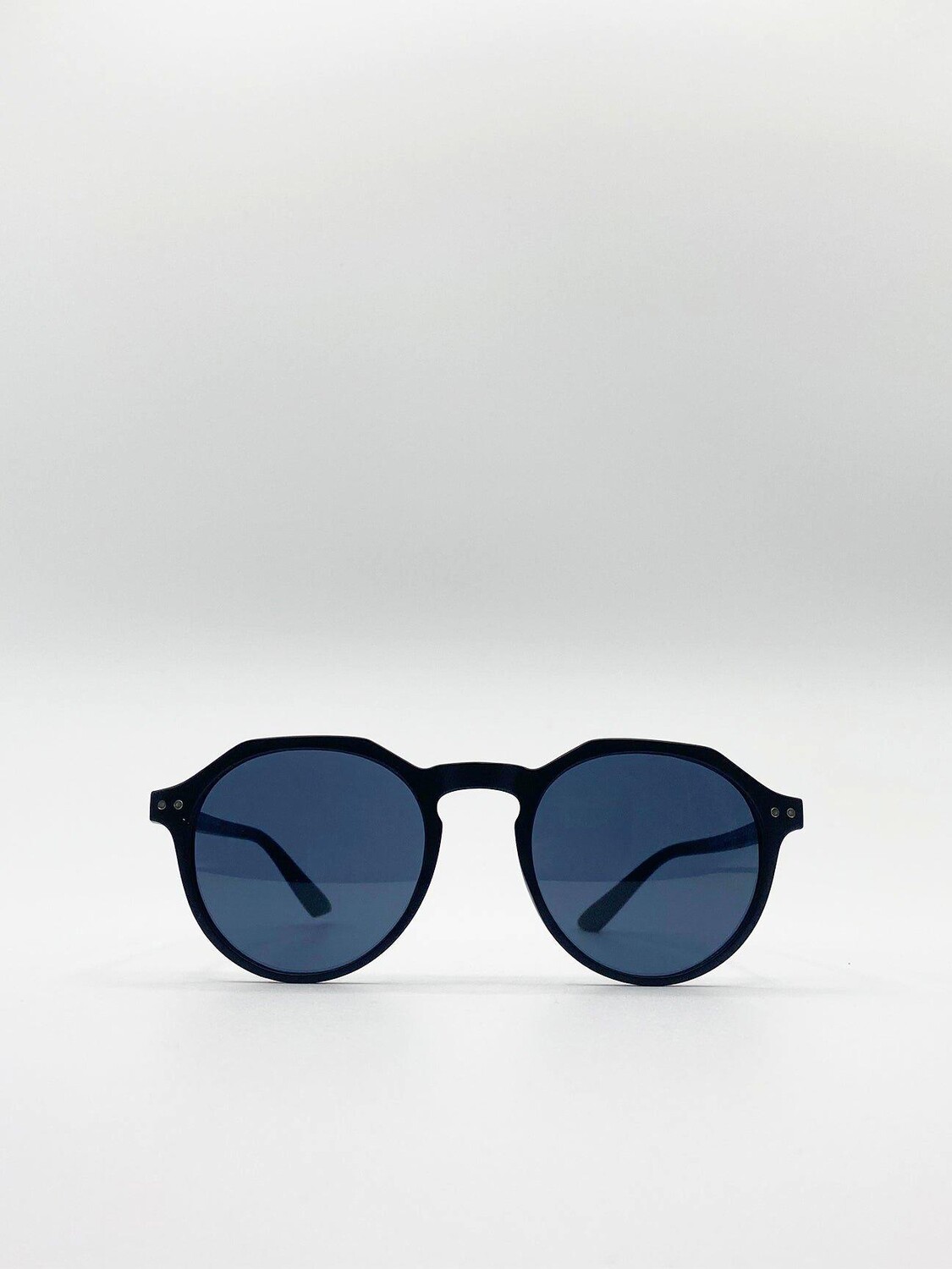 Классические солнцезащитные очки в стиле преппи с каплевидной переносицей SVNX, черный
Классические солнцезащитные очки в стиле преппи с каплевидной переносицей SVNX, черный