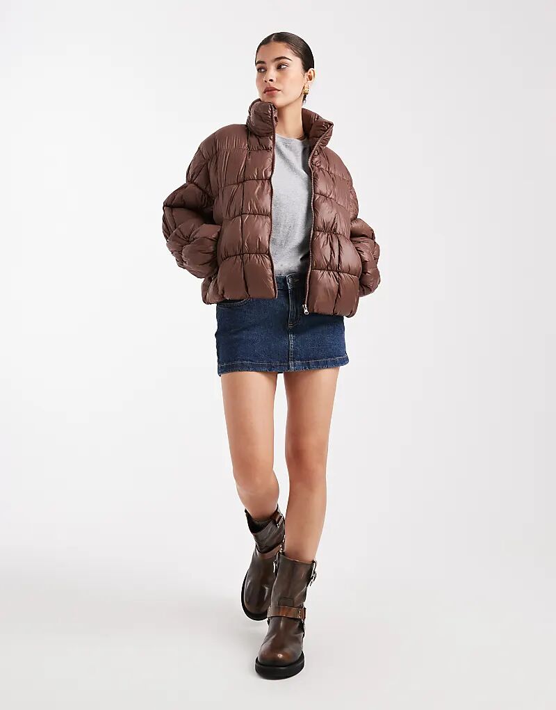 Стеганая куртка South Beach блестящего цвета с рюшами на рукавах коричневого цвета
Стеганая куртка South Beach блестящего цвета с рюшами на рукавах коричневого цвета