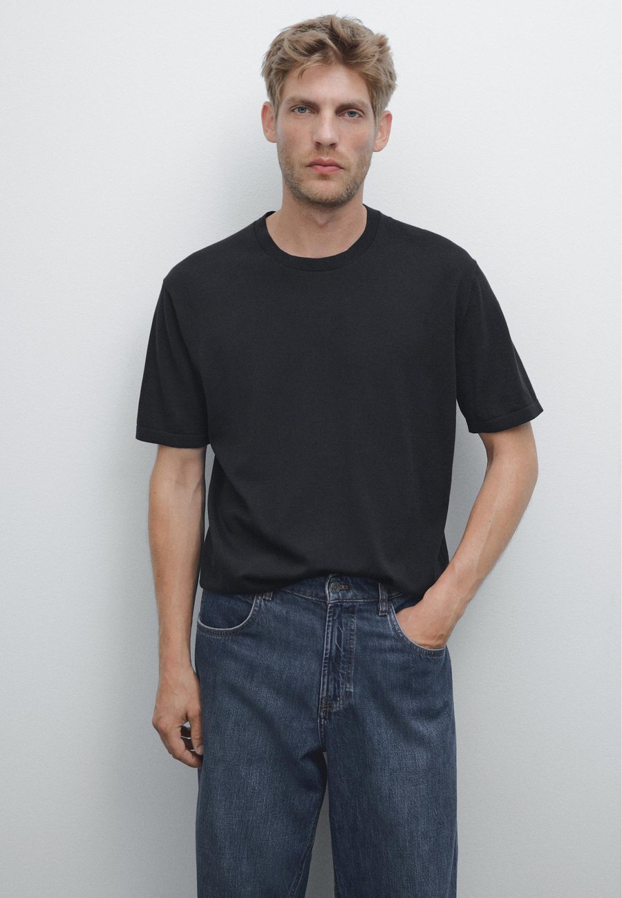 Футболка Massimo Dutti LIGHTWEIGHT CREW NECK WITH SHORT SLEEVE, Dark Blue, Синий, Футболка Massimo Dutti LIGHTWEIGHT CREW NECK WITH SHORT SLEEVE, Dark Blue
Футболка Massimo Dutti LIGHTWEIGHT CREW NECK WITH SHORT SLEEVE, Dark Blue, Синий, Футболка Massimo Dutti LIGHTWEIGHT CREW NECK WITH SHORT SLEEVE, Dark Blue