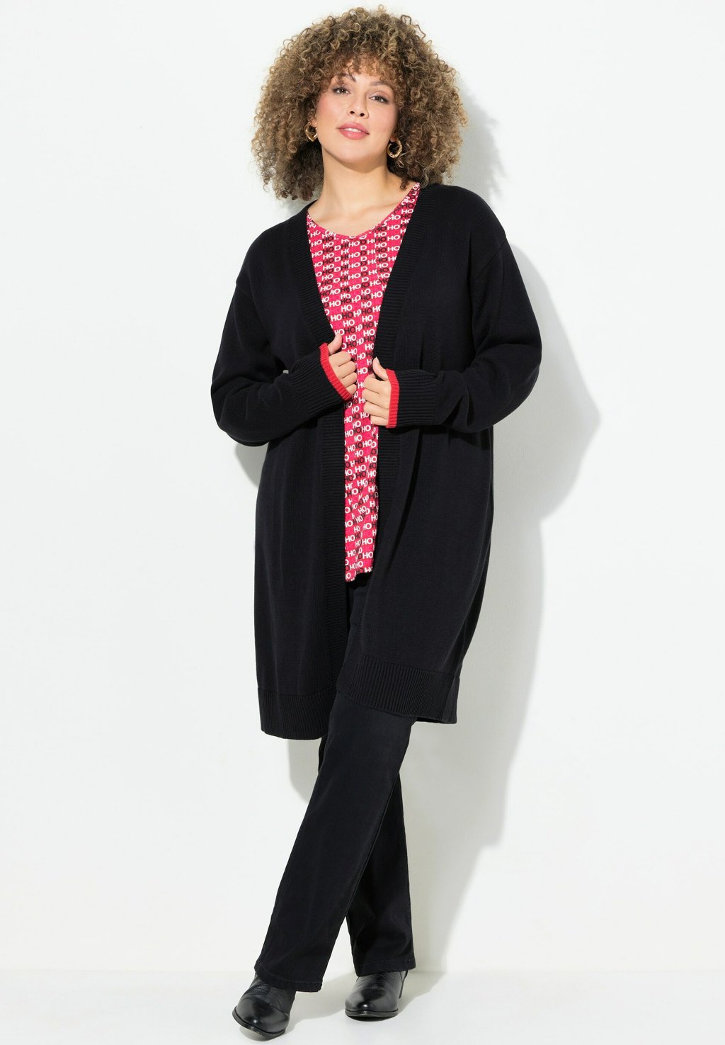 Кардиган GINGERBREAD POM POM OPEN SHAPE Ulla Popken, черный
Кардиган GINGERBREAD POM POM OPEN SHAPE Ulla Popken, черный