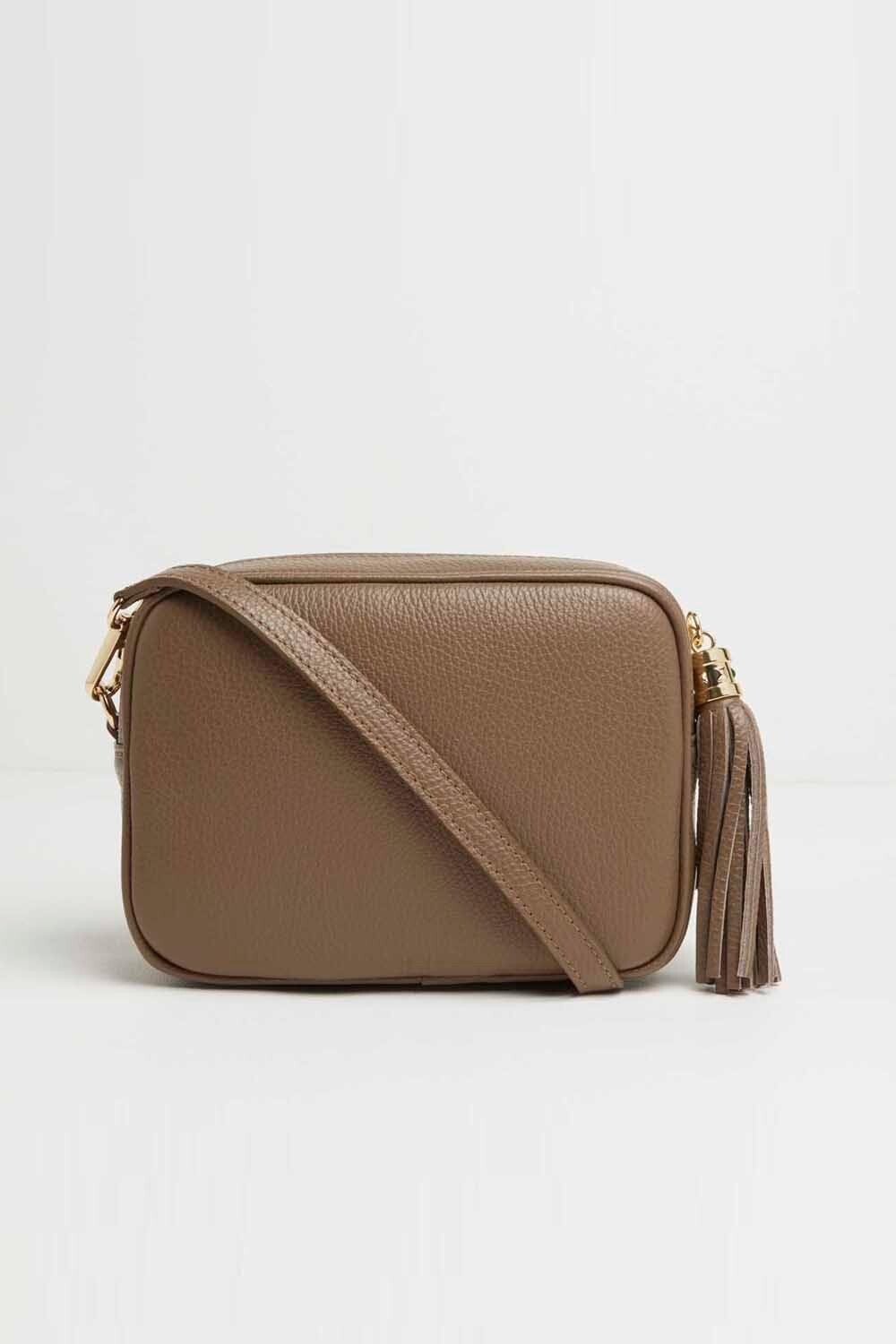 Сумка через плечо "Verona" с кисточками Betsy & Floss, бежевый
Сумка через плечо "Verona" с кисточками Betsy & Floss, бежевый