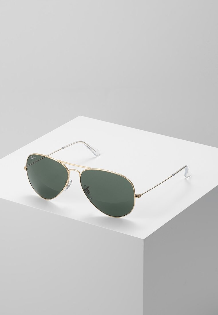 Солнцезащитные очки Ray-Ban
Солнцезащитные очки Ray-Ban