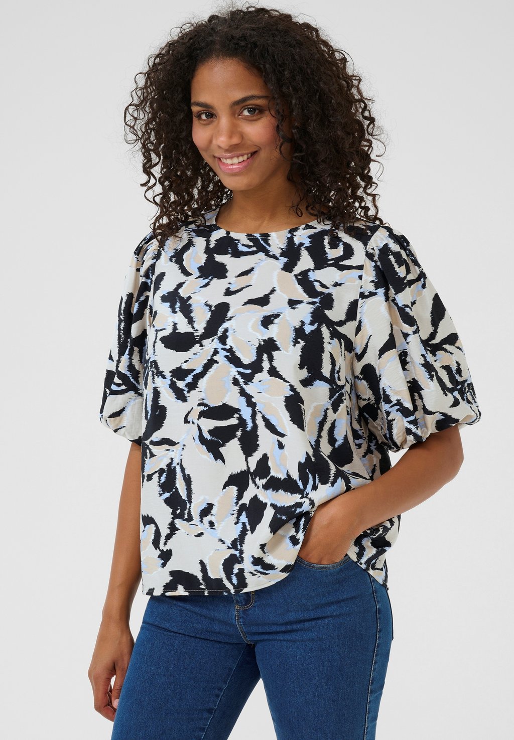 Блуза KAPACO Kaffe, мультиколор
Блуза KAPACO Kaffe, мультиколор