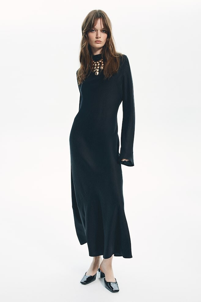 Атласное платье с открытой спиной H&M, черный
Атласное платье с открытой спиной H&M, черный