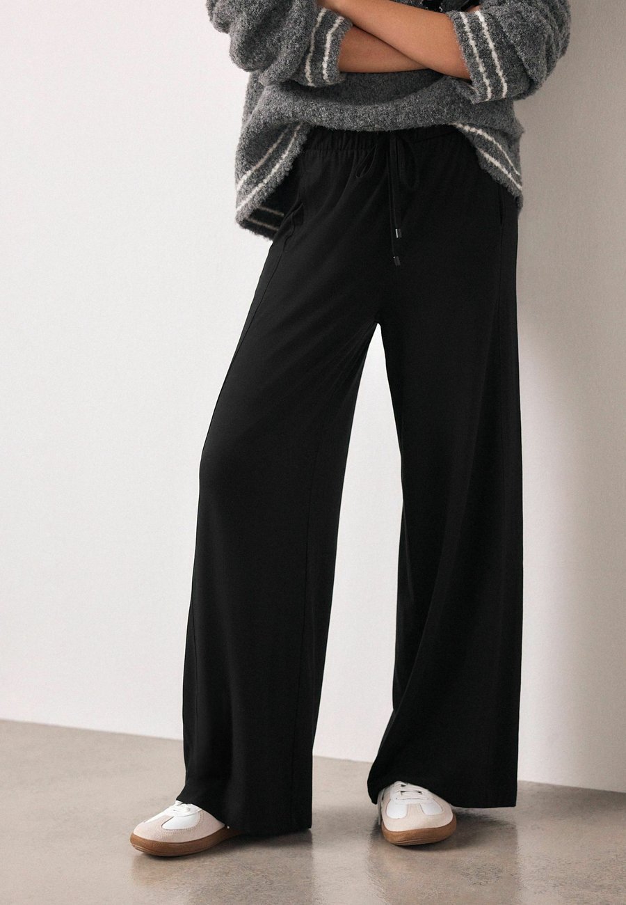 Брюки Next PETITE FIT-WIDE JOGGERS, Black
Брюки Next PETITE FIT-WIDE JOGGERS, Black