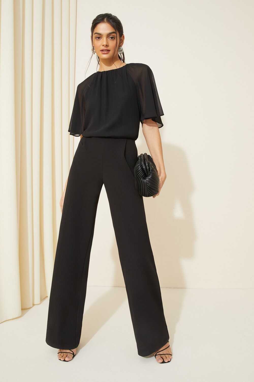 Шифоновый комбинезон с широкими рукавами и расклешенными штанинами Friends Like These, черный
Шифоновый комбинезон с широкими рукавами и расклешенными штанинами Friends Like These, черный