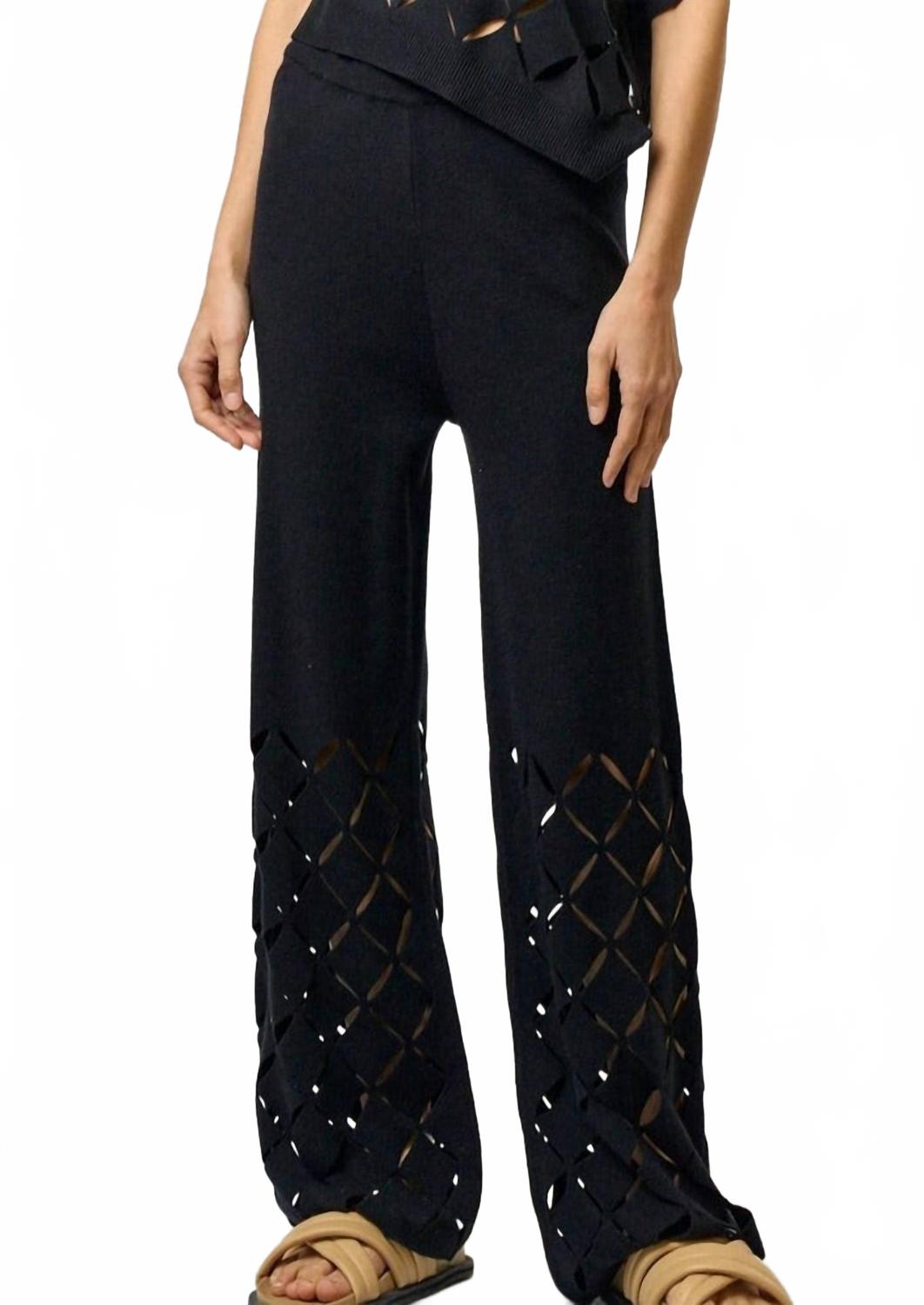 Черные брюки-свитер с ажурными вставками Lalavon
Черные брюки-свитер с ажурными вставками Lalavon