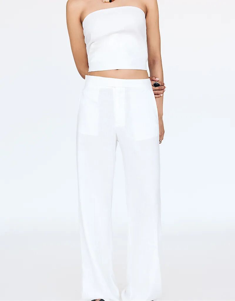 Брюки Pull&Bear в деревенском стиле с перекрещивающейся талией белого цвета
Брюки Pull&Bear в деревенском стиле с перекрещивающейся талией белого цвета