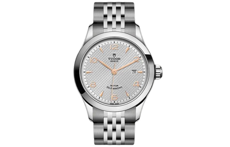 TUDOR Часы женские с автоматическим механическим механизмом коллекции 1926, диаметр 28 мм, серебристый циферблат, корпус из нержавеющей стали
TUDOR Часы женские с автоматическим механическим механизмом коллекции 1926, диаметр 28 мм, серебристый циферблат, корпус из нержавеющей стали