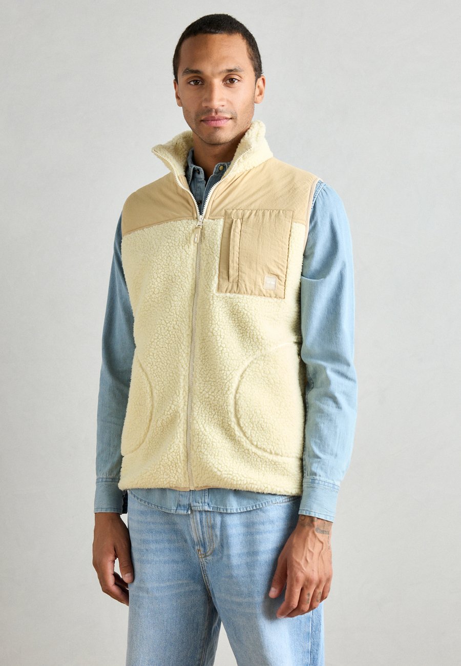 Куртка INDICODE JEANS WAISTCOAT, White Asparagus/Off-White
Куртка INDICODE JEANS WAISTCOAT, White Asparagus/Off-White