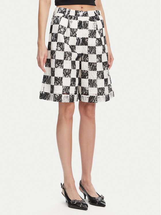 Шорты из ткани обычного кроя 105295 A2MF Pinko, белый
Шорты из ткани обычного кроя 105295 A2MF Pinko, белый