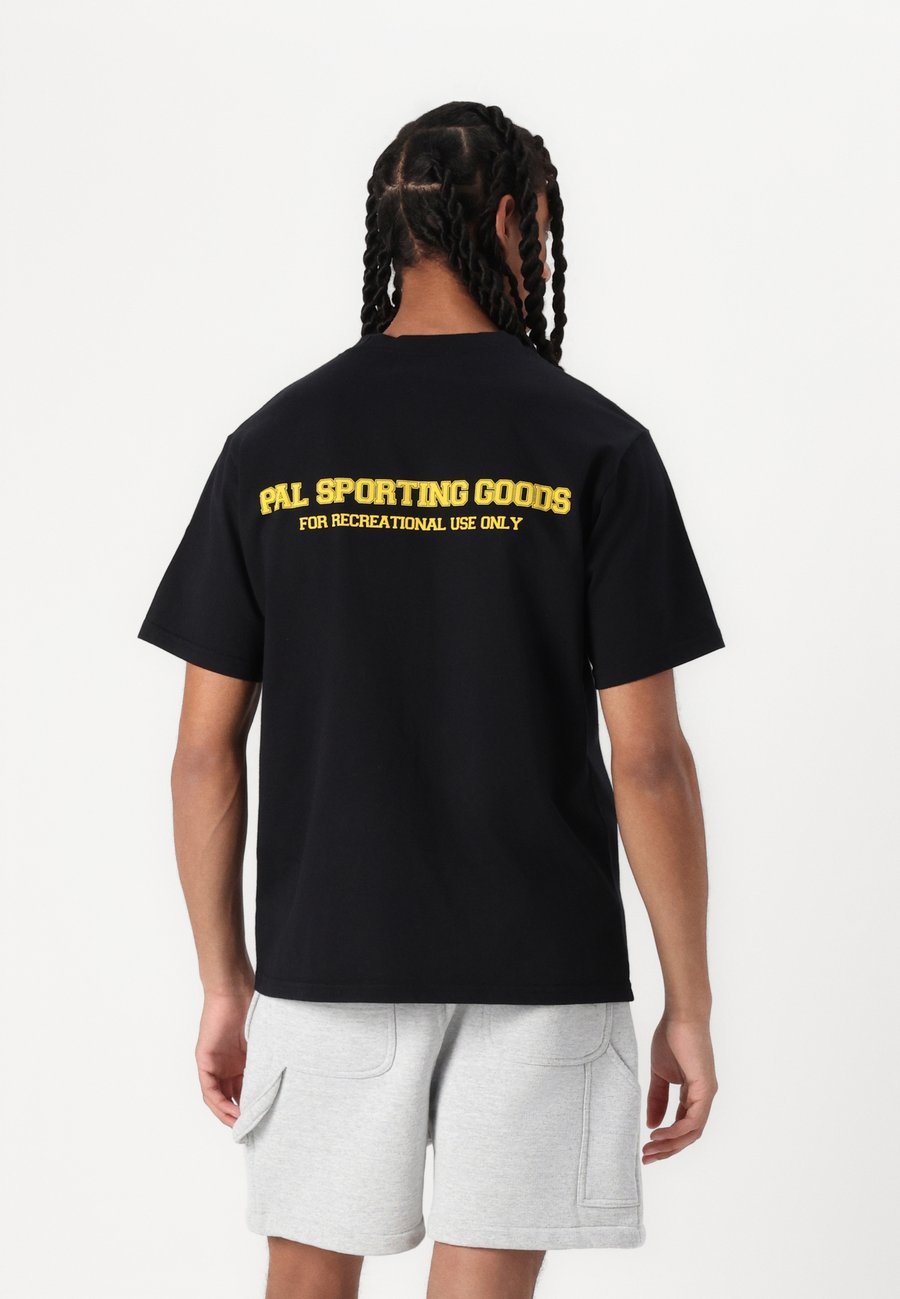 Футболка Pal Sporting Goods RECREATIONAL USE ONLY UNISEX, Black/White/Black, Белый, Футболка Pal Sporting Goods RECREATIONAL USE ONLY UNISEX, Black/White/Black
Футболка Pal Sporting Goods RECREATIONAL USE ONLY UNISEX, Black/White/Black, Белый, Футболка Pal Sporting Goods RECREATIONAL USE ONLY UNISEX, Black/White/Black