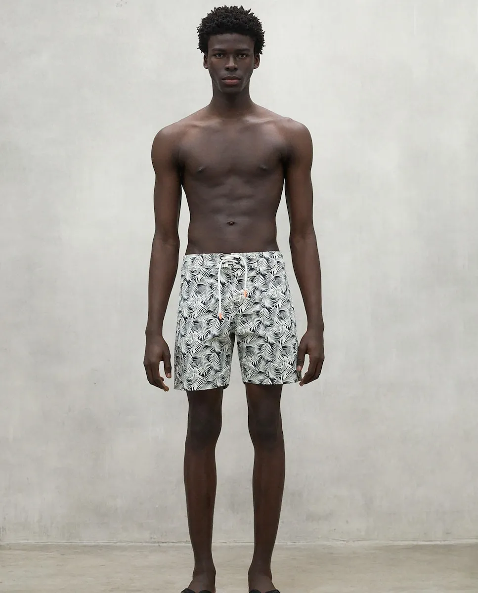 Мужские шорты-бермуды с двойной регулировкой шнурком и логотипом на талии Ecoalf, синий
Мужские шорты-бермуды с двойной регулировкой шнурком и логотипом на талии Ecoalf, синий