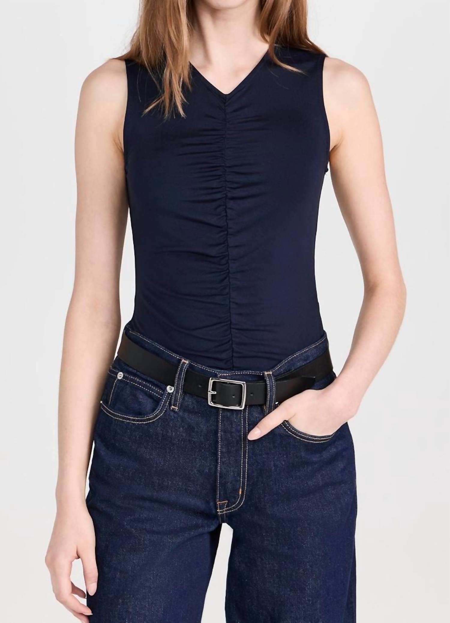 Топ без рукавов Neeta темно-синего цвета Veronica Beard
Топ без рукавов Neeta темно-синего цвета Veronica Beard