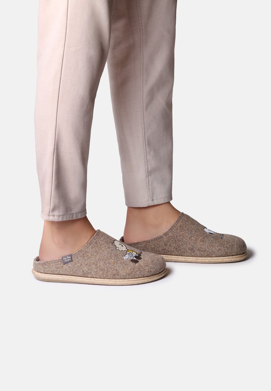Тапочки Toni Pons SNOOPY CHARLIE, Taupe
Тапочки Toni Pons SNOOPY CHARLIE, Taupe