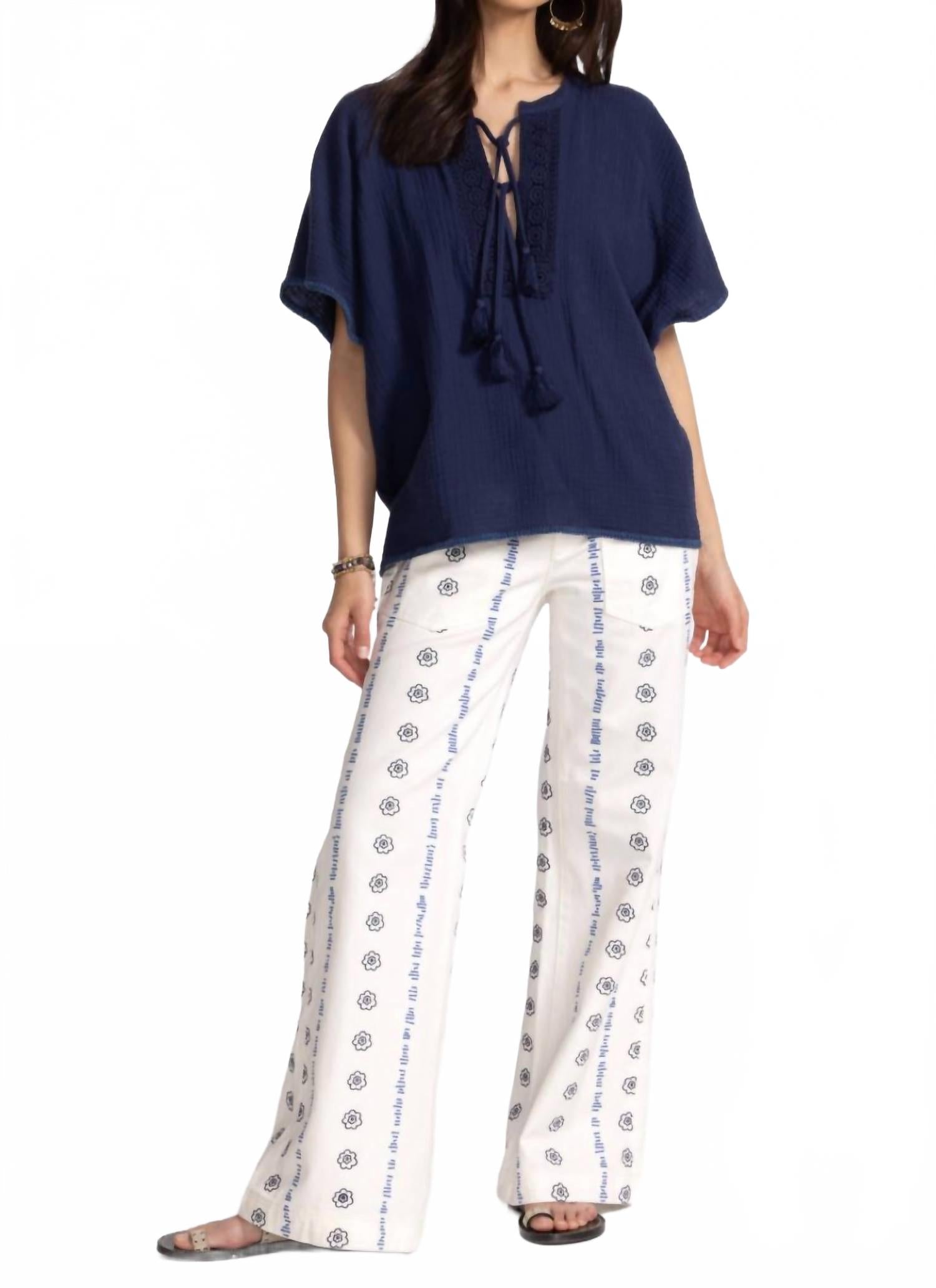 Белые брюки с вышивкой и широкими штанинами Johnny Was
Белые брюки с вышивкой и широкими штанинами Johnny Was