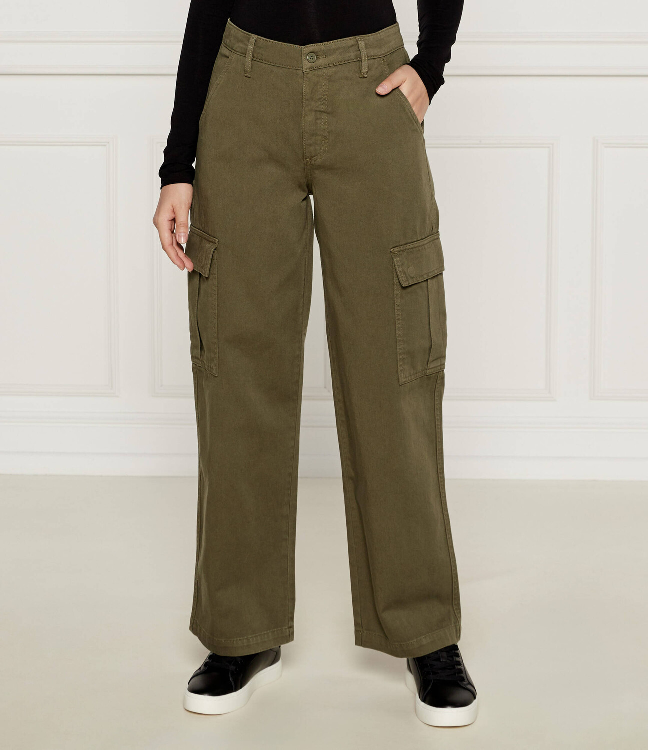 Брюки Guess Jeans cargo Relaxed fit, цвет cachi
Брюки Guess Jeans cargo Relaxed fit, цвет cachi