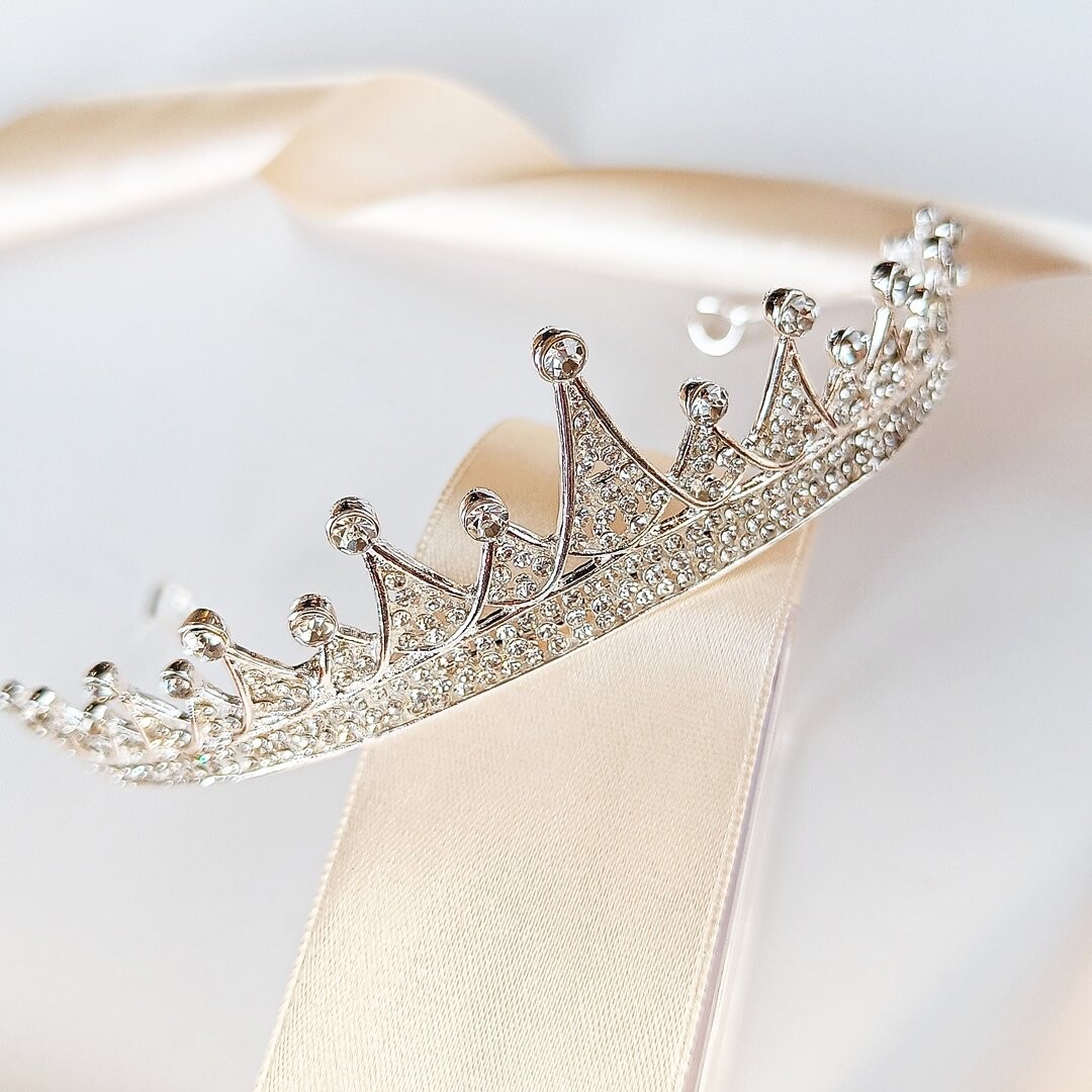 Коконет, Серебряная диадема на свадьбу, прием, выпускной, Стразы Kokonet
Коконет, Серебряная диадема на свадьбу, прием, выпускной, Стразы Kokonet