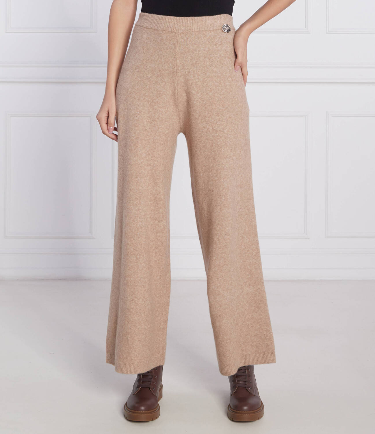 Брюки Liu Jo Rose di maglia Regular Fit, бежевый
Брюки Liu Jo Rose di maglia Regular Fit, бежевый