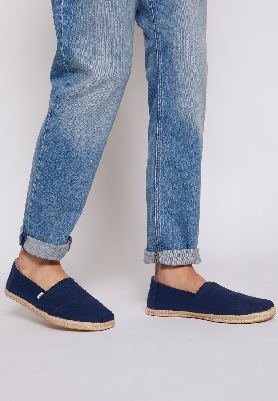 Лоферы TOMS ALPARGATA, Navy/Dark Blue
Лоферы TOMS ALPARGATA, Navy/Dark Blue