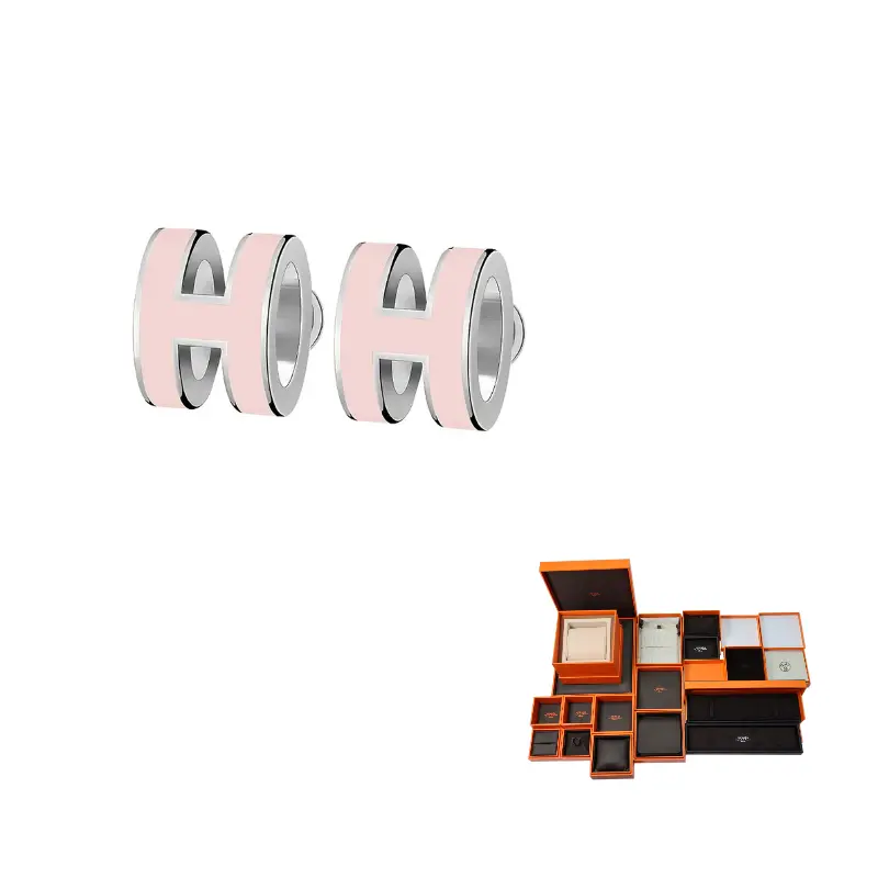 HERMES Серьги-гвоздики Candy Pink с серебристой окантовкой
HERMES Серьги-гвоздики Candy Pink с серебристой окантовкой