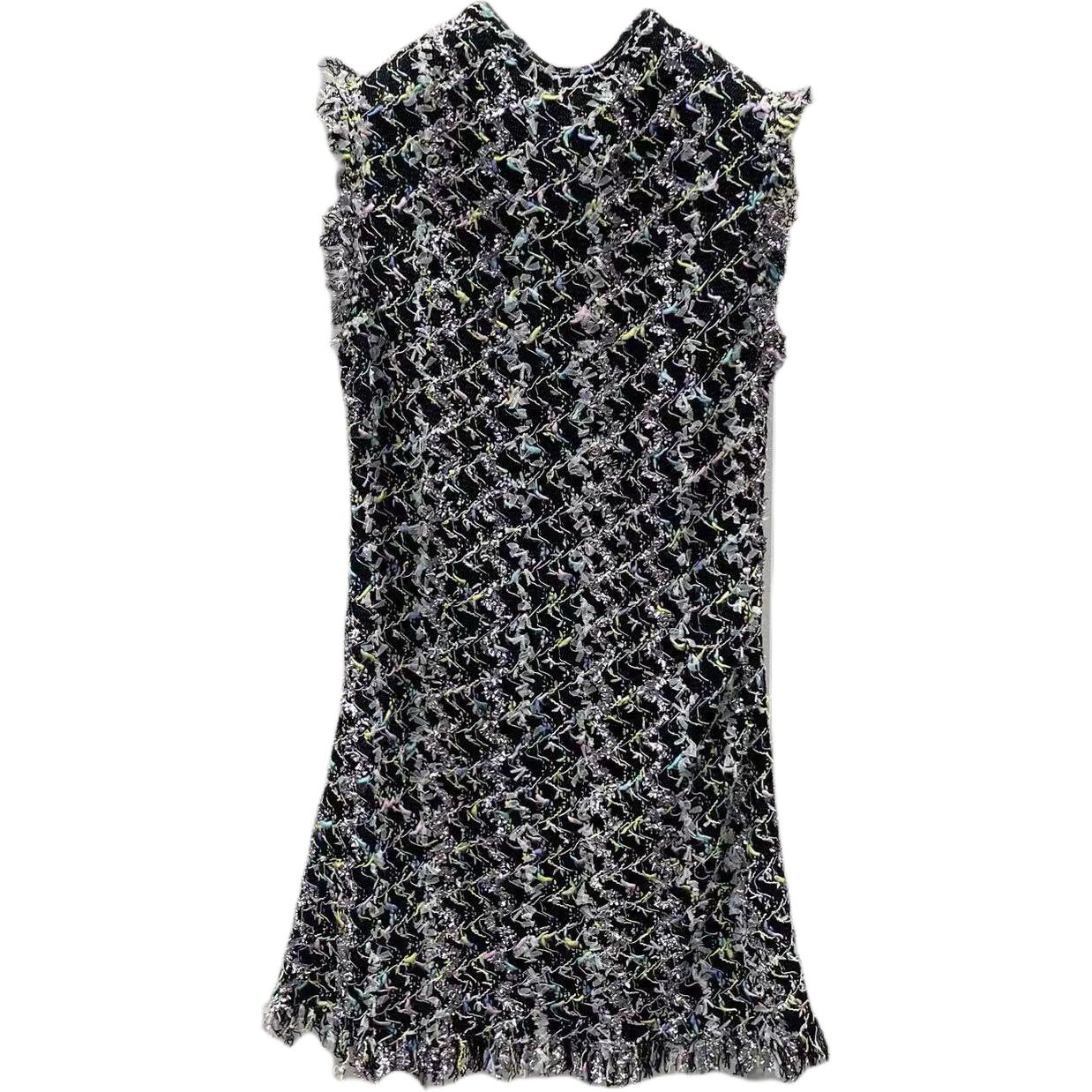 CHANEL Женское черное платье без рукавов
CHANEL Женское черное платье без рукавов