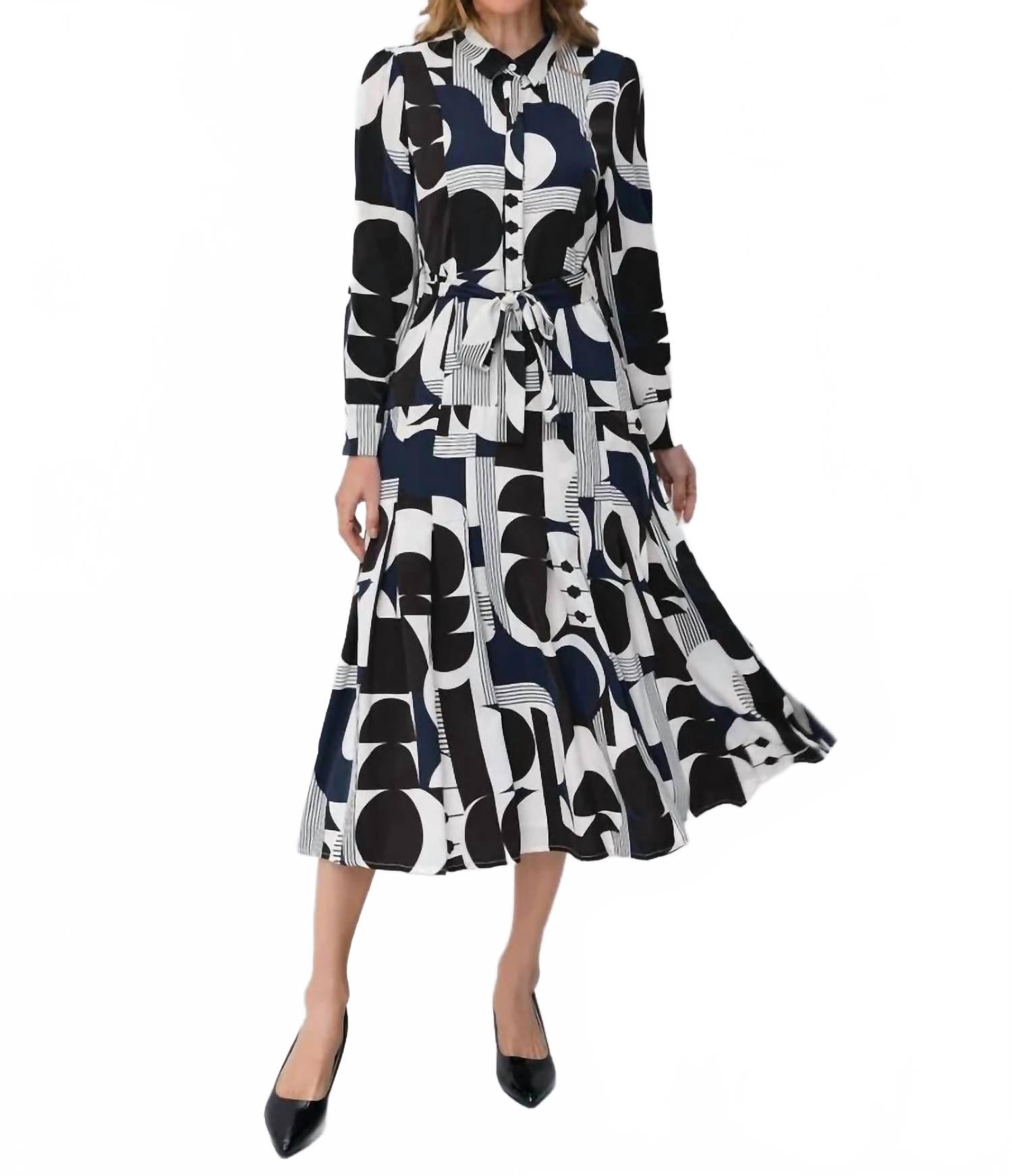 Miss Finch NYC Абстрактное гармоничное платье-миди в темно-синем и белом цветах
Miss Finch NYC Абстрактное гармоничное платье-миди в темно-синем и белом цветах