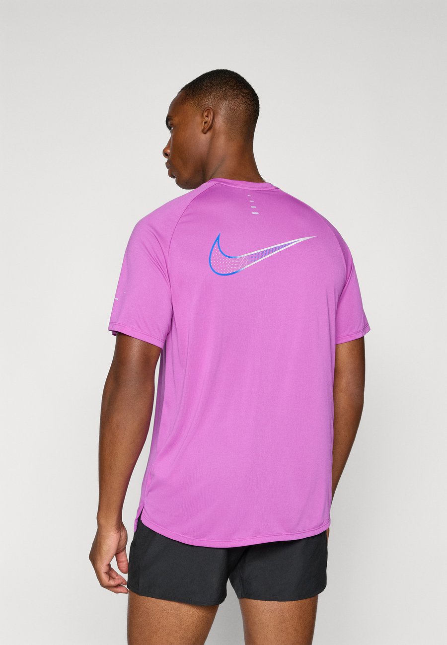 Футболка Nike Performance ENERGY STRIDE TOP, Vivid Purple/Hyper Royal/Purple
Футболка Nike Performance ENERGY STRIDE TOP, Vivid Purple/Hyper Royal/Purple