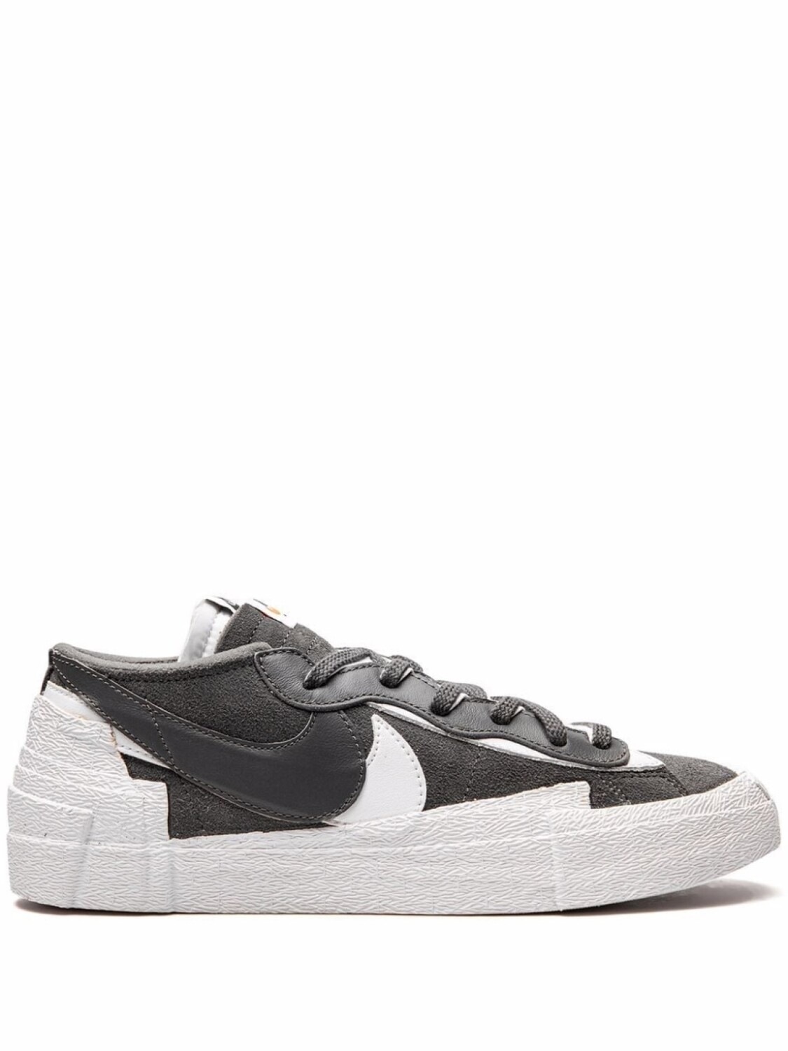 Nike кроссовки Blazer Low из коллаборации с Sacai, серый 
Nike кроссовки Blazer Low из коллаборации с Sacai, серый