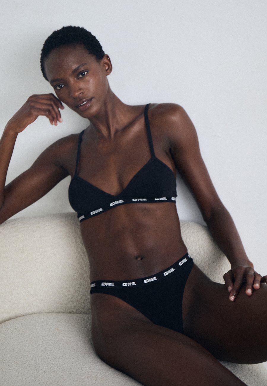 Трусы Diesel STARS 3 PACK, Black
Трусы Diesel STARS 3 PACK, Black