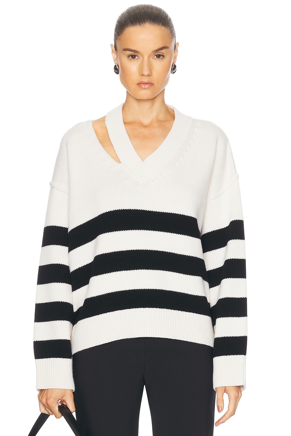 Deconstructed Cashmere Knitted Breton V-Neck Джемпер Rohe, Off White & Black White Stripe
Deconstructed Cashmere Knitted Breton V-Neck Джемпер Rohe, Off White & Black White Stripe