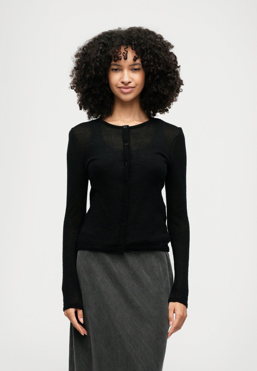 Кардиган Samsøe Samsøe ROSE CARDIGAN, Black
Кардиган Samsøe Samsøe ROSE CARDIGAN, Black