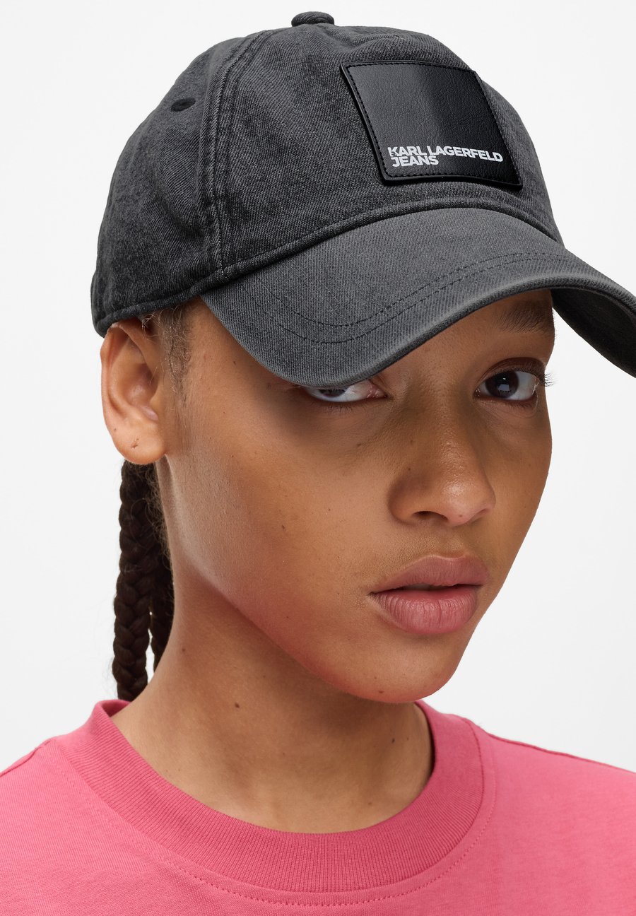 Бейсболка Karl Lagerfeld Jeans DENIM, Visual Washed Black/Black
Бейсболка Karl Lagerfeld Jeans DENIM, Visual Washed Black/Black