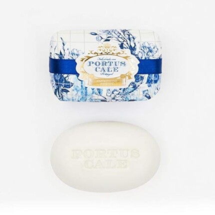 Castelbel Portus Cale Gold & Blue Soap Мыло с розовым перцем и жасмином 150 г/5,3 унции 
Castelbel Portus Cale Gold & Blue Soap Мыло с розовым перцем и жасмином 150 г/5,3 унции