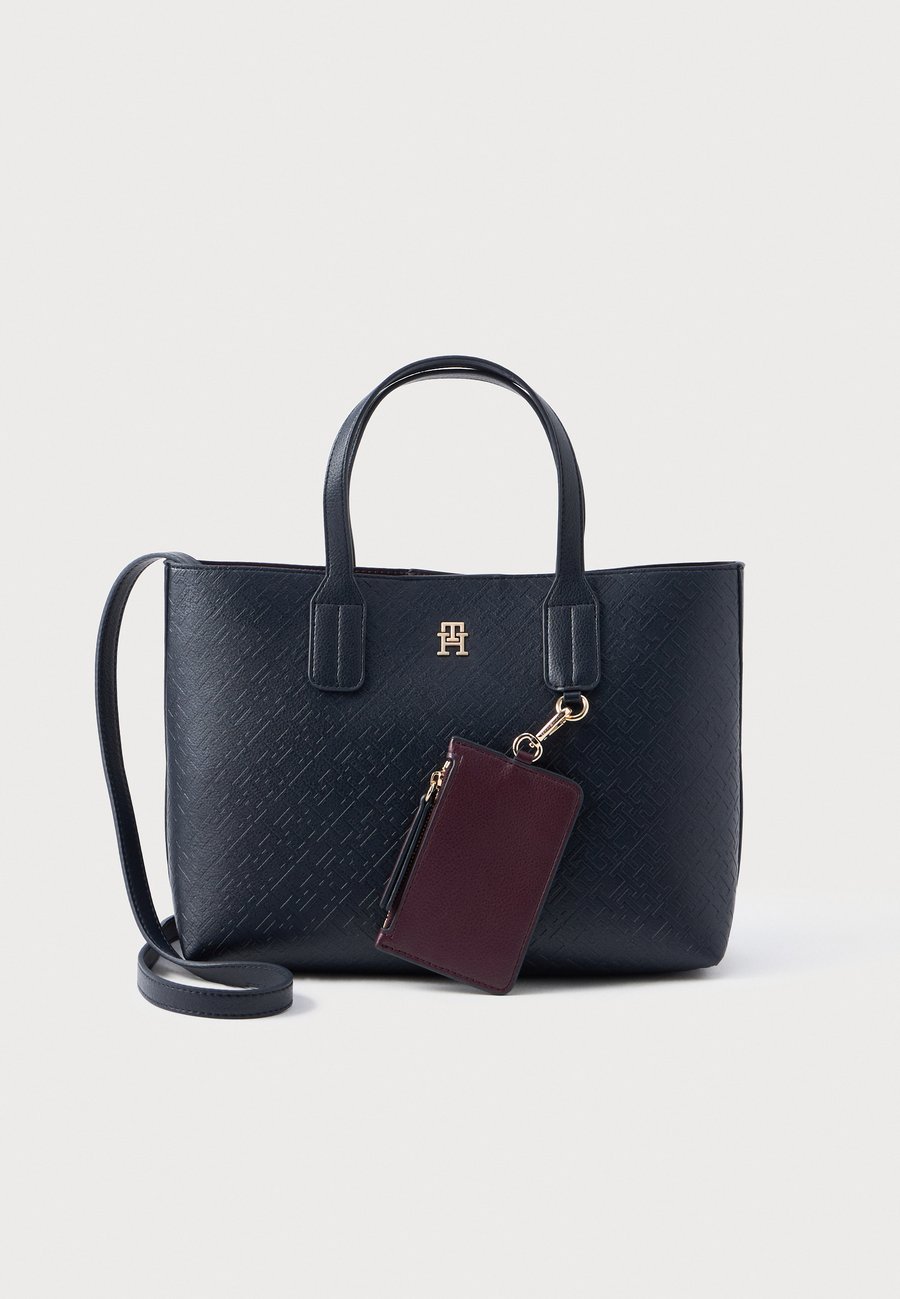 Сумка Tommy Hilfiger ICON MINI TOTE, Space Blue/Dark Blue
Сумка Tommy Hilfiger ICON MINI TOTE, Space Blue/Dark Blue