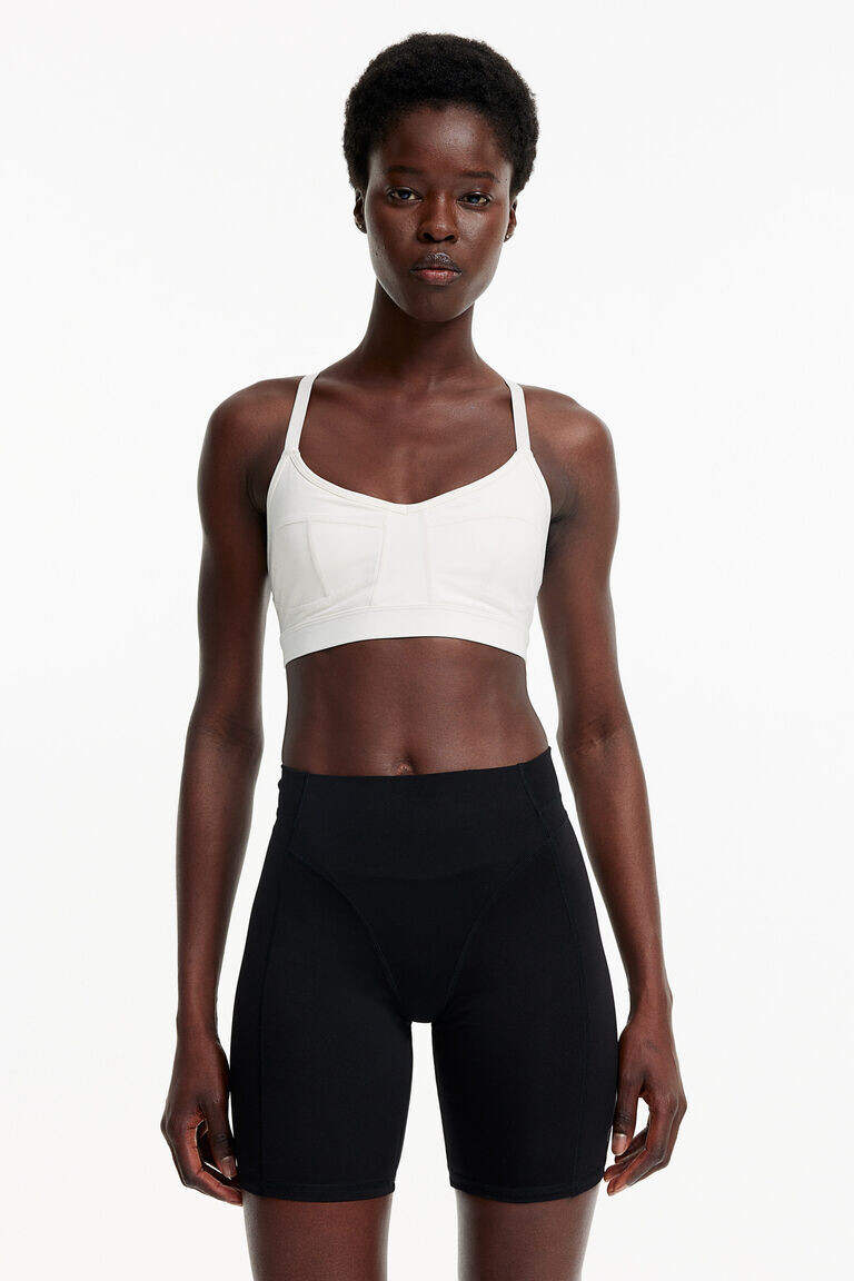 Спортивный бюстгальтер drymove light support H&M, белый
Спортивный бюстгальтер drymove light support H&M, белый