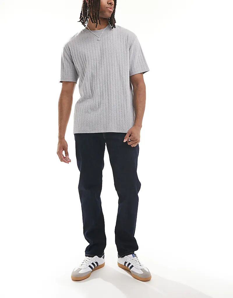 Джинсы Levi's 502 зауженного кроя темного цвета
Джинсы Levi's 502 зауженного кроя темного цвета