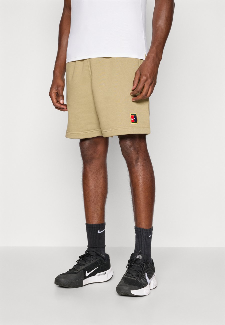 Спортивные шорты Nike Performance NIKECOURT HERITAGE SHORT, Neutral Olive/Olive
Спортивные шорты Nike Performance NIKECOURT HERITAGE SHORT, Neutral Olive/Olive